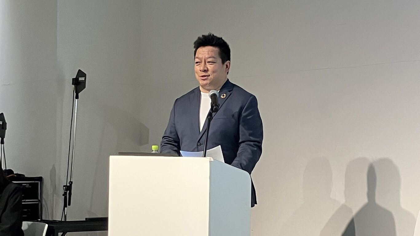 防テクPFマッチングセミナーにて地域防災DXの取り組みについて登壇するアニバーサリーコンシェル代表取締役社長福島元幸の様子